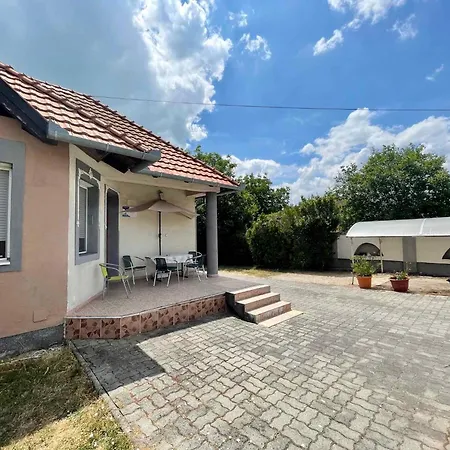 בית נופש House And In Balaton 19032 *