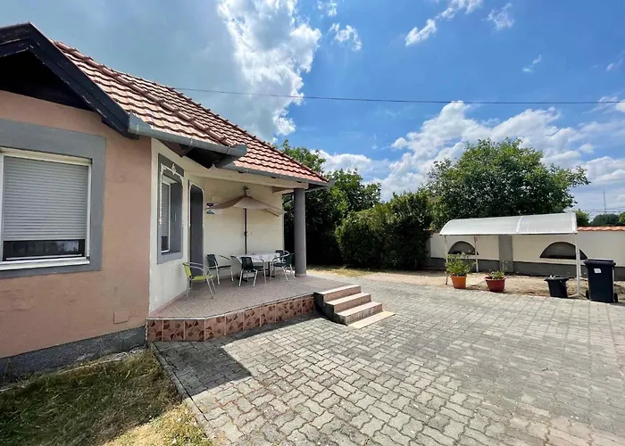 בית נופש House And In Balaton 19032 *