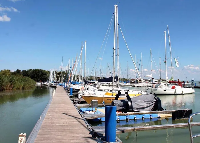 House And In Balaton 19032 * קסזטלי